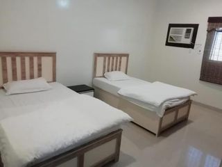 Hotel pic Queen Furnished Units