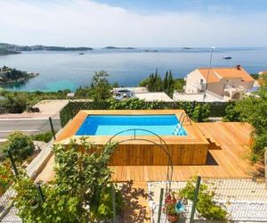 Three-Bedroom Holiday Home in Plat Mlini Croatia