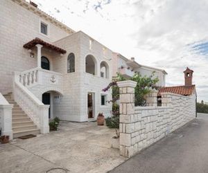 Apartments with a parking space Supetar (Brac) - 15640 Supetar Croatia