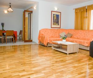 Comfort  Cezar Gold in small quiet village Bagnole Croatia