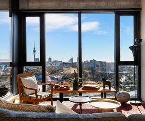 Modern, comfortable, amazing views + carpark Auckland New Zealand