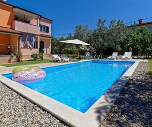 Apartment Maritea - Three Bedroom Apartment with Pool Umag Croatia