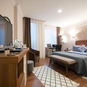 NearBy Hotel