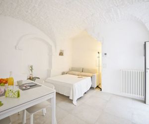 Casetta Arco con balcone Cisternino Italy