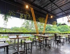 RedDoorz near Botani Square Mall Bogor Indonesia