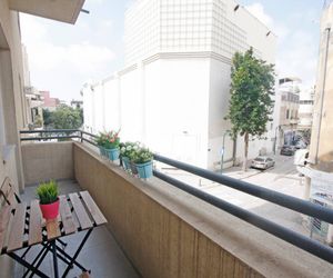 Sunny 4 Bedroom Apt Next To Beach Tel Aviv Israel