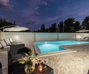 Villa Star 1 luxury apartment with a pool Novaglia Croatia