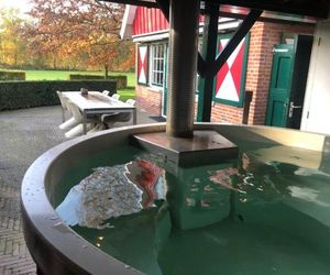 De Lindenburg with Hot Tub & Sauna Lievelde Netherlands