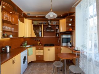 Апартаменты в Центральный район — 88 кв. м., спальни: 2, собственных ванных: 1