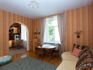 Апартаменты в Центральный район — 88 кв. м., спальни: 2, собственных ванных: 1