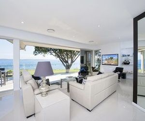 Stunning Waters Penthouse, Sandy Point Road, 46 Corlette Australia