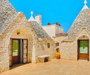 Trulli pietra Viva Alberobello Italy