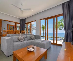 Villa Sean - Private LUXURY BEACH FRONT Villa Singaraja Indonesia