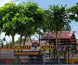 Julia Homestay & Chalet Kampong Telok Malaysia