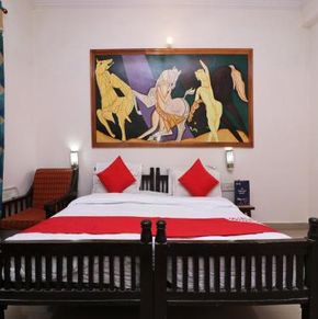 NearBy Hotel