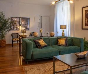 Apartamento moderno junto a la Gran Via Madrid Spain