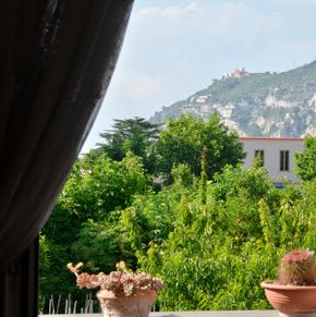 NearBy Hotel