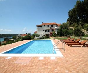 Family friendly apartments with a swimming pool Kampor (Rab) - 15518 Rab Croatia