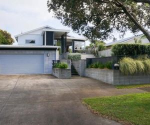 RELAX ON RICHMOND - MODERN LARGE BEACH HOUSE New Plymouth New Zealand