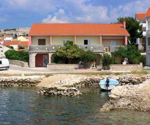 Apartments by the sea Kustici (Pag) - 4081 Zubovici Croatia