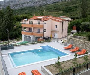 Family friendly apartments with a swimming pool Klis (Split) - 16005 Klis Croatia