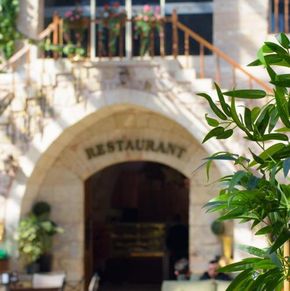 NearBy Hotel