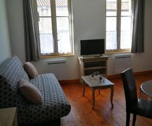 beau T2 lumineux 1er etage Rochefort France