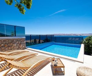 Apartments Matea with Pool and sea view Cesarica Croatia