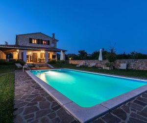 Spacious Villa in Tinjan with Pool Antignana Croatia