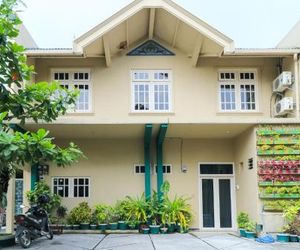 Griyonur Homestay Syariah Surabaya Indonesia