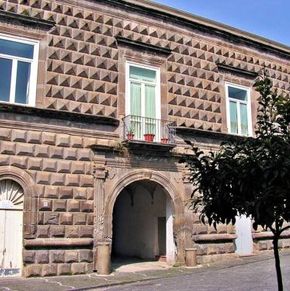 NearBy Hotel