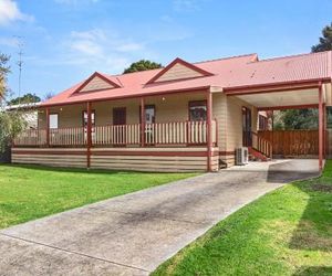 BEILBY BEACH COTTAGE - FREE WIFI & FOXTEL INCLUDED! PET FRIENDLY (OUTSIDE ONLY) Inverloch Australia