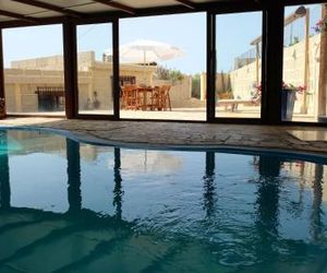 Casa en finca de uva con piscina privada, cubierta y climatizada Arico Spain