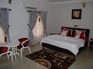 Hotel pic Nue-Crest Hotels & Suites