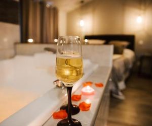 La Suite Romantique avec Jacuzzi au Cœur de Perpignan Perpignan France