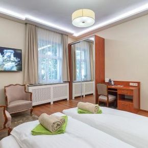 NearBy Hotel