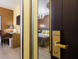 Отель "VOX Hotel"