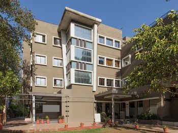 OYO 1535 Hotel Bee Town