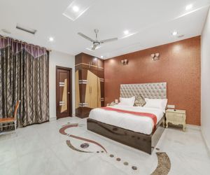 OYO 14231 Santosh Residency Delhi City India