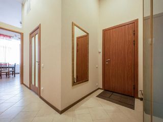 Апартаменты в Центральный район — 95 кв. м., спальни: 1, собственных ванных: 1