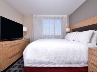 Фото отеля TownePlace Suites by Marriott Ontario Chino Hills