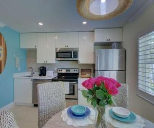 LuLus Key House Green 1/1 Upstairs Siesta Key United States