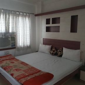 NearBy Hotel