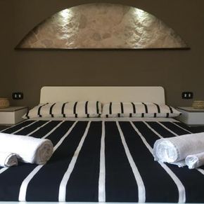 NearBy Hotel