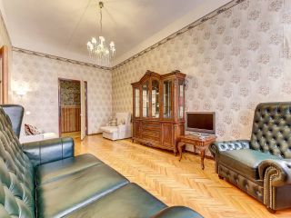 Apartment in the most famous street of the city.