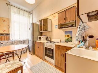 Apartment in the most famous street of the city.