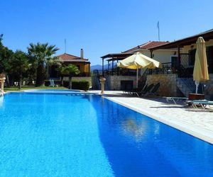 Pool,bbq and beach in walking distance Paralio Astros Greece