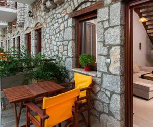 Stone & Wood Villa with view, 50m from the beach Paralio Astros Greece