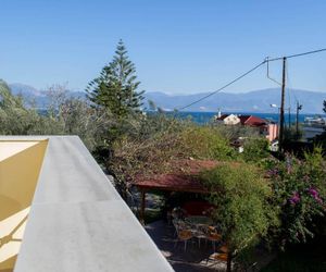 Apartment with sea view, garden, 2 from the beach Psathopirgos Greece