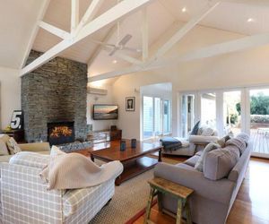 The Beach House - Quintessential Holiday House with open fireplace! Sorrento Australia